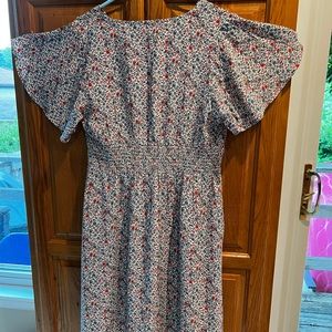 Loft Floral dress. Never worn. Tag still on it. Has pockets and ruffled sleeves.